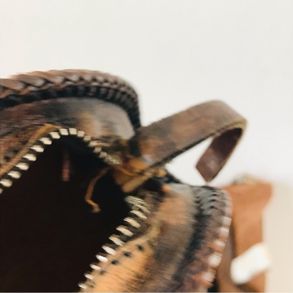 Vintage tooled leather zippered pouch or clutch - Picture 4 of 9